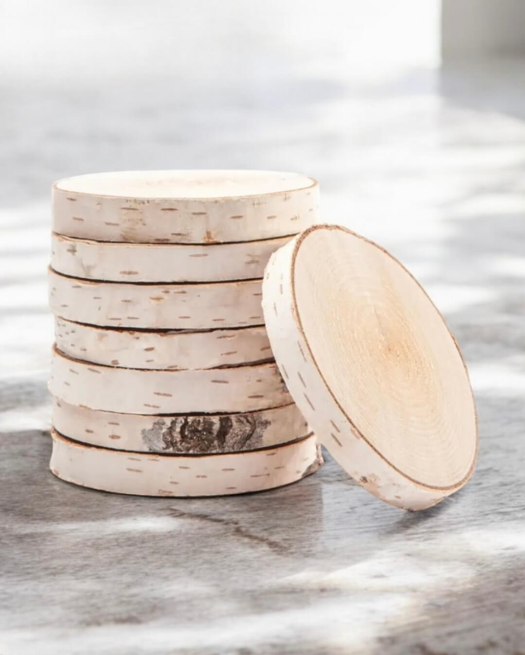 Natürlicher Birkenholz Untersetzer mit Rinde Natürlicher Birkenholz Untersetzer mit Rinde – rustikale, skandinavische Optik für deine Candiles Deko