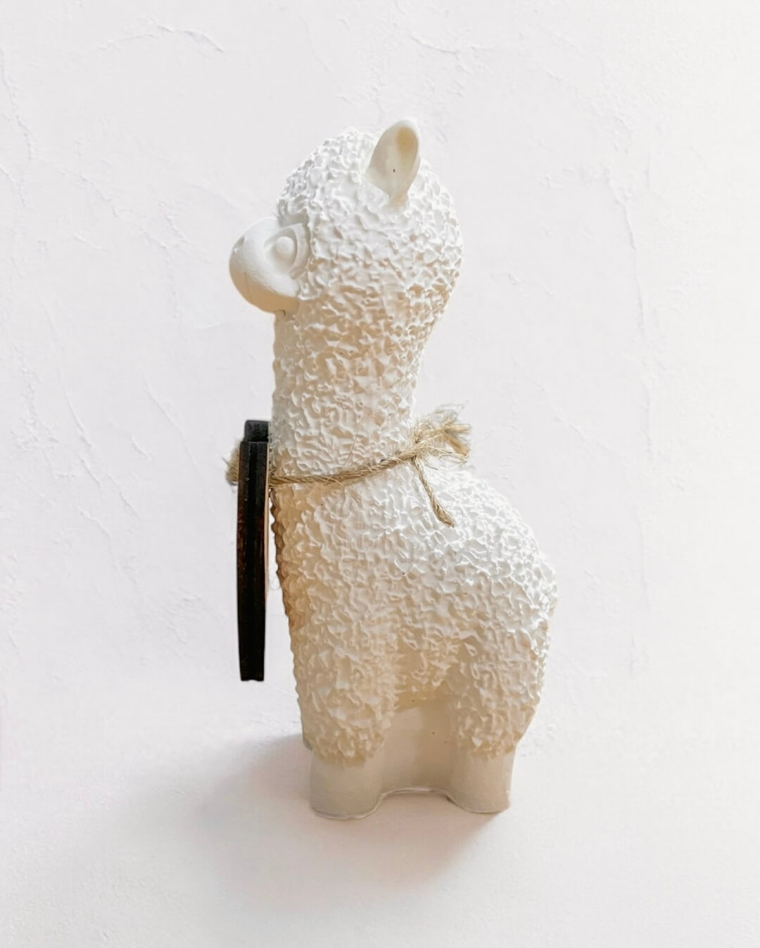 Charmante Feelgood Alpaka Figur mit Holzschild – witzige Dekoidee Charmante Feelgood Alpaka Figur mit Holzschild – witzige Deko für Schreibtisch, Regal oder Nachttisch